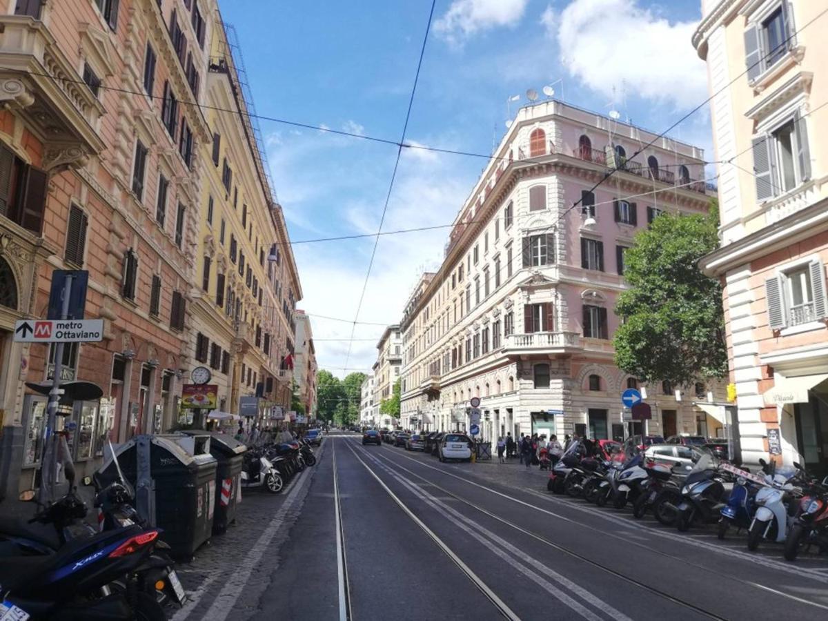 Ottaviano 9 Little Suite Rome Bagian luar foto