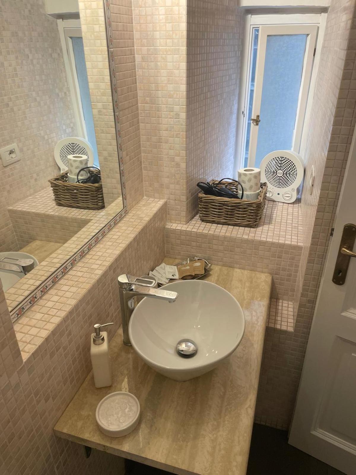 Ottaviano 9 Little Suite Rome Bagian luar foto